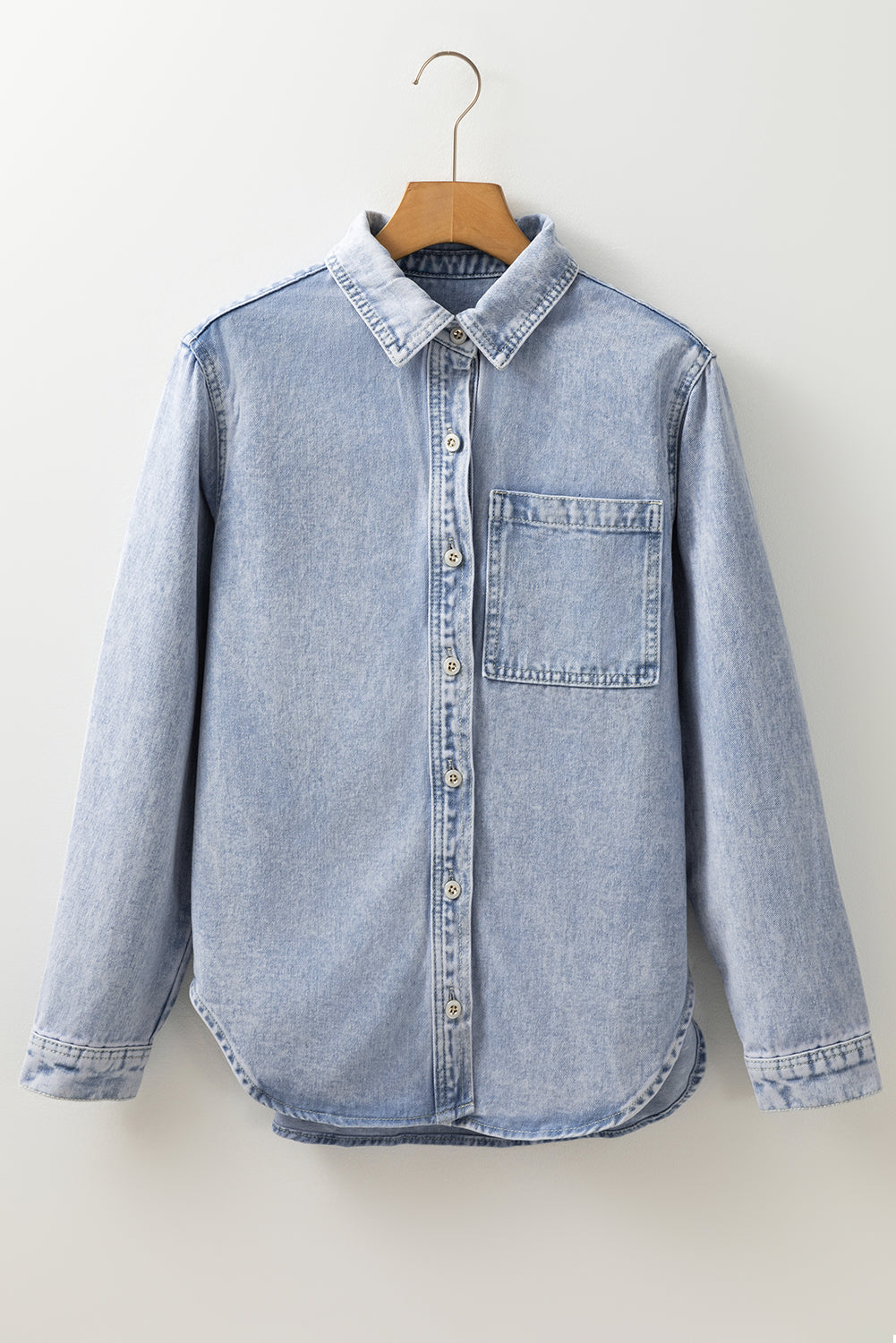 Veste en denim boutonnée à manches longues et poche poitrine Beau Blue