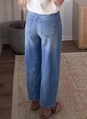 Jean ample bleu à taille haute, cordon et œillets, longueur cheville