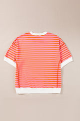 Camiseta multicolor fea con borde contrastante y costuras aparentes