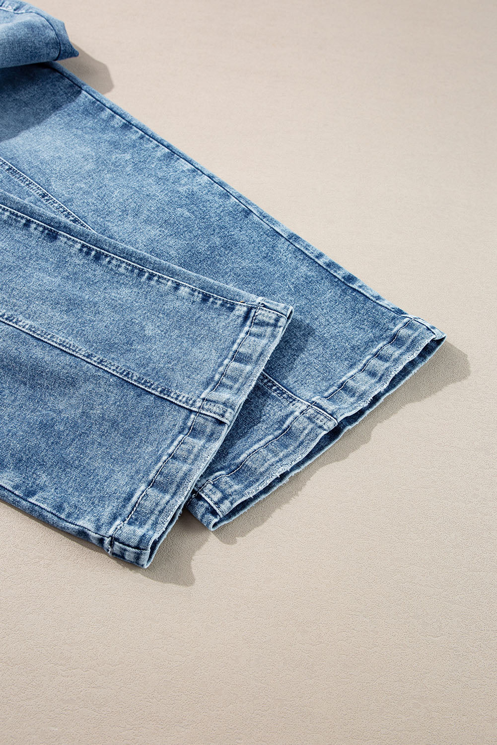 Large leg high -top waist with wide leg and central seam