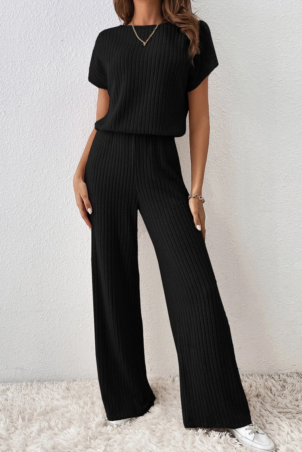 Combinaison noire côtelée à manches courtes et jambes larges de couleur unie-A WOMAN WE LOVE