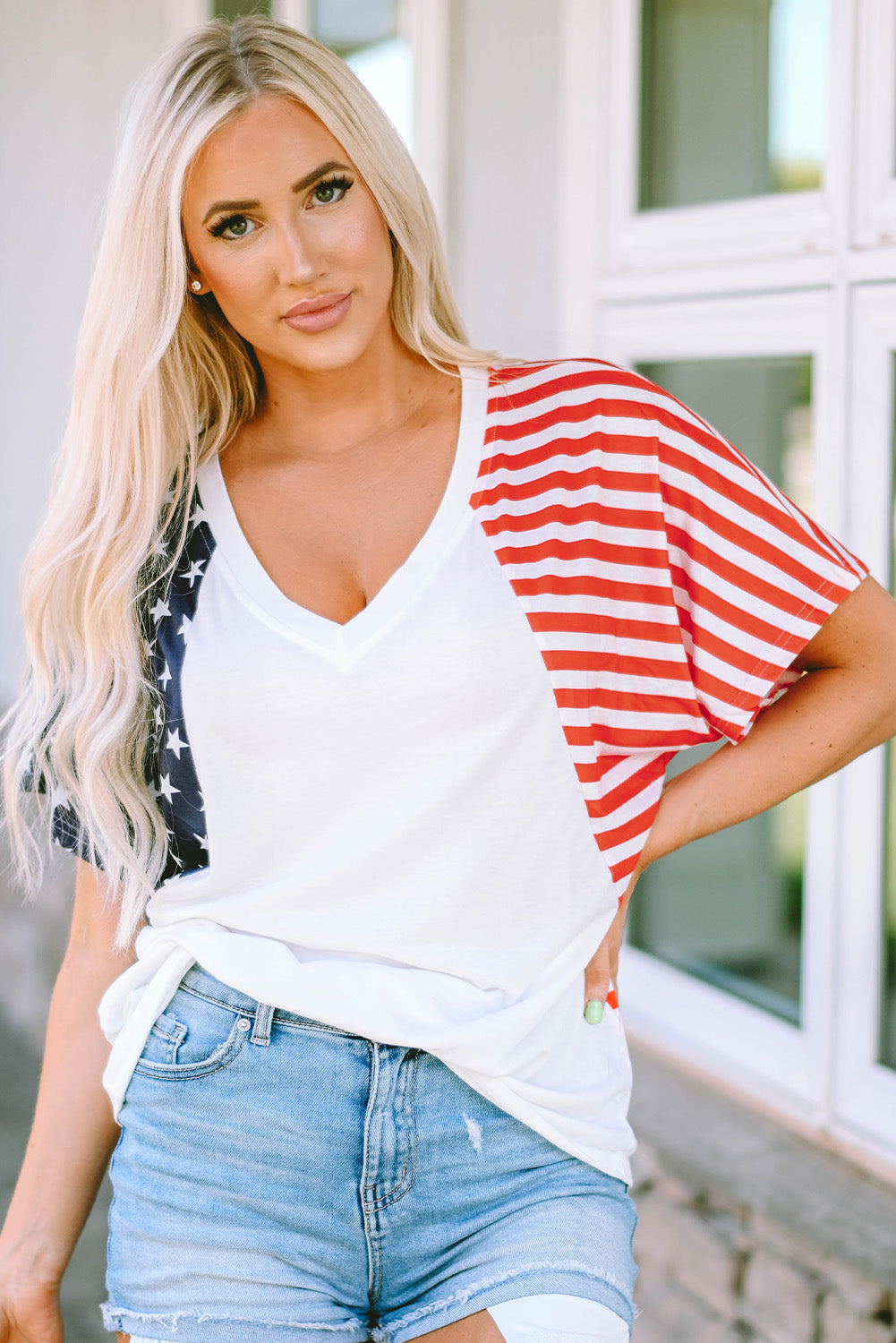 Camiseta en V-cuolar con estrellas y rayas americanas