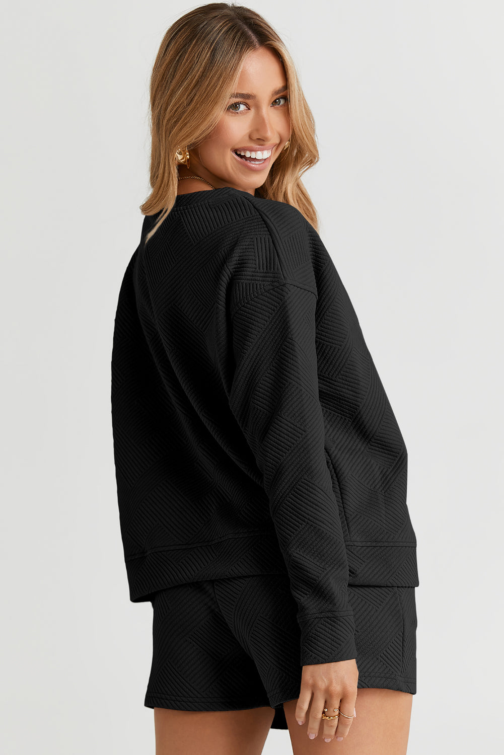 Ensemble haut texturé noir à manches longues et short à cordon de serrage-A WOMAN WE LOVE