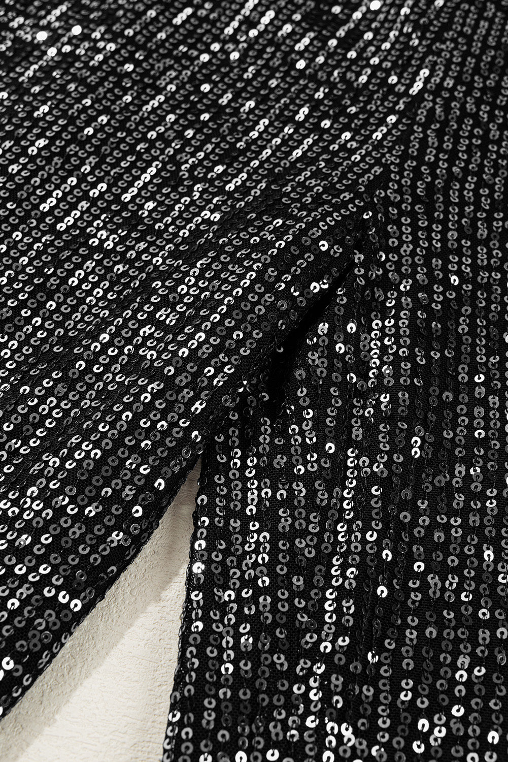 Combinaison noire à paillettes, col en V, manches flottantes, jambe large