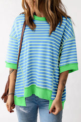 Camiseta alta e inferior con rayas azul cielo, borde contrastante de gran tamaño, costuras expuestas
