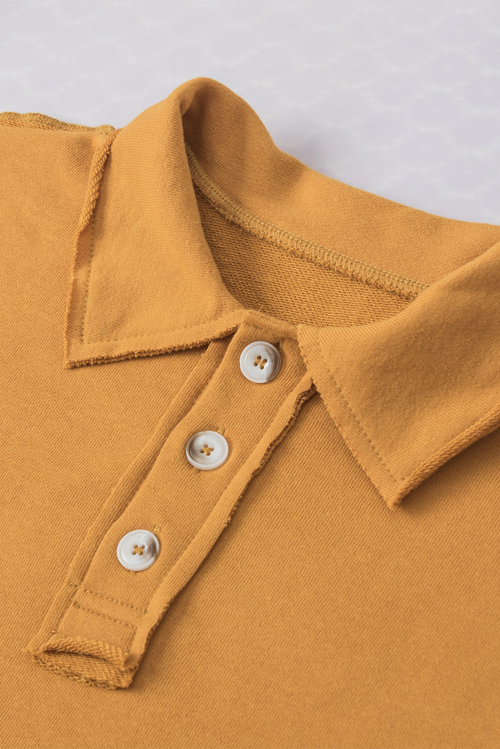 Camel Rohkante Trim Polo Collar Cropped T -Shirt