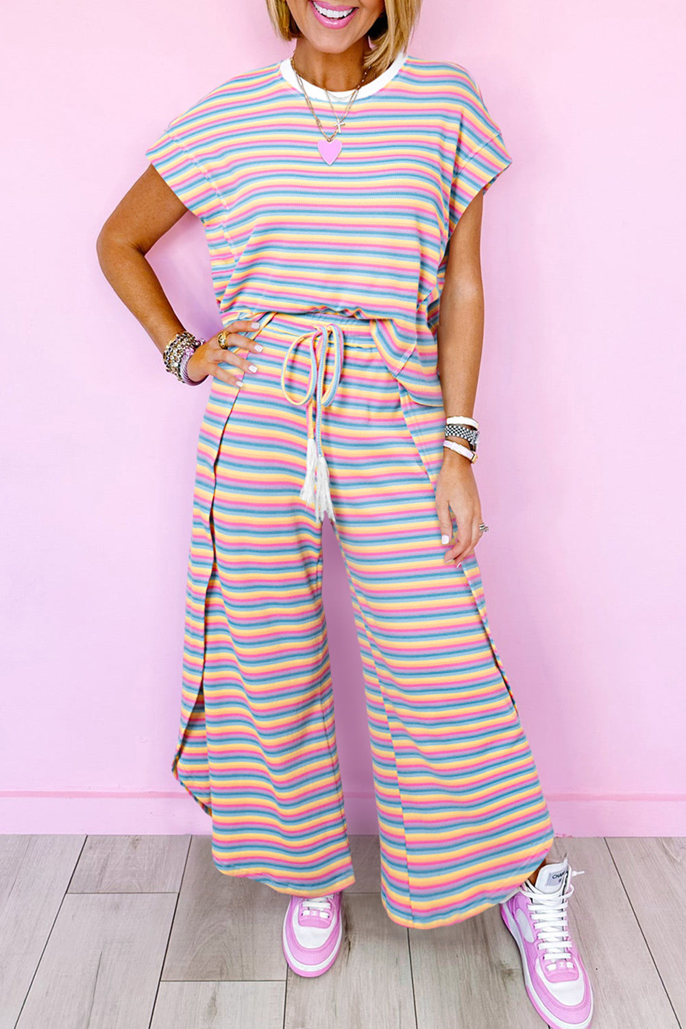 Stripe rayo arcoiris tee camada con borde de pantalones de pierna ancha set