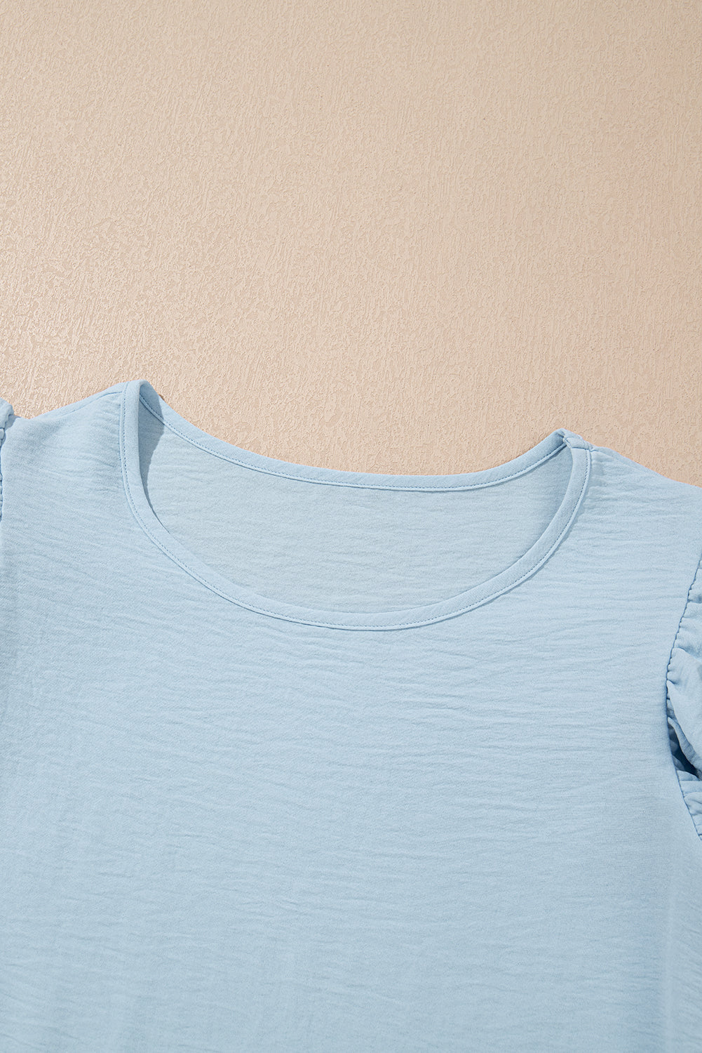 Upper ruffle with short -sleeved ruffles with short sleeves *
