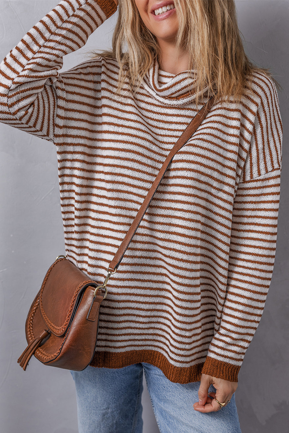 Pull ample à col roulé rayé marron