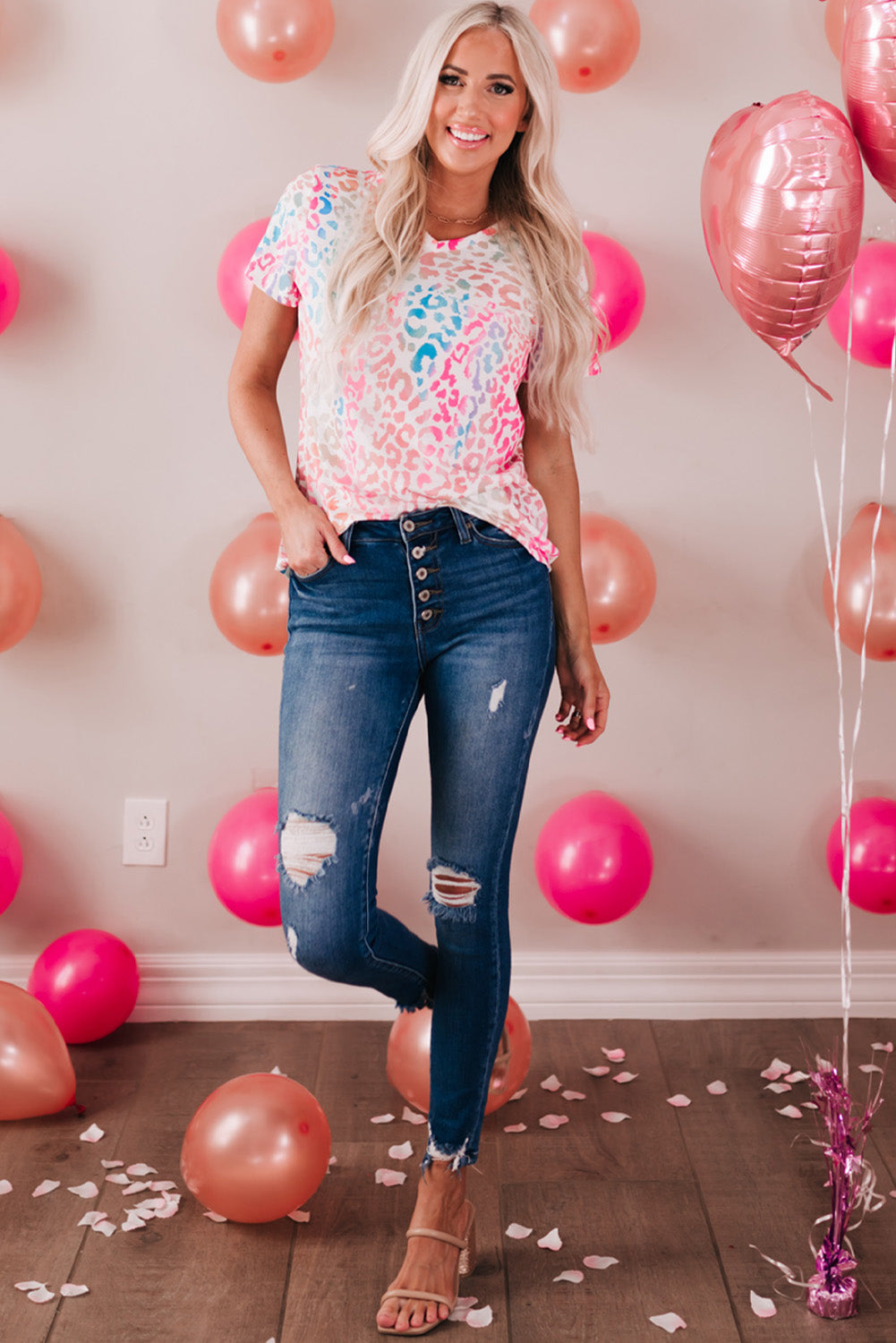 Short -sleeved top and colored leopard v collar