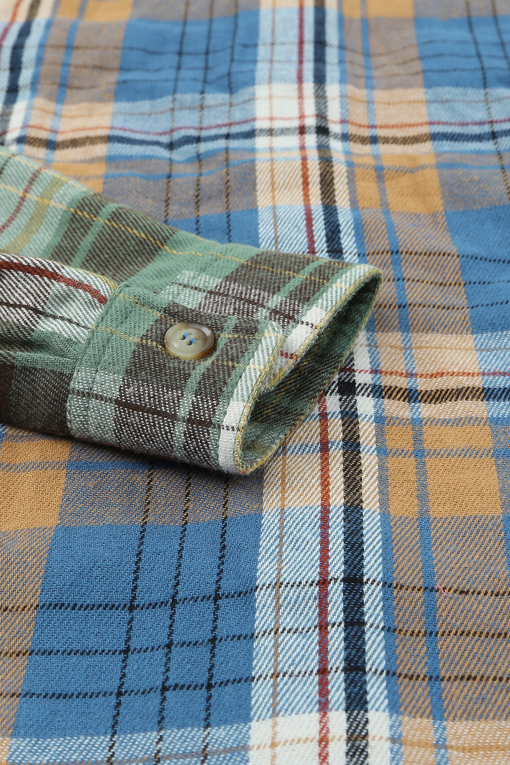 Poches de poitrine vertes bouton à plaid