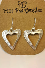 Boucles d'oreilles blanches en forme de cœur creux Valentine-A WOMAN WE LOVE