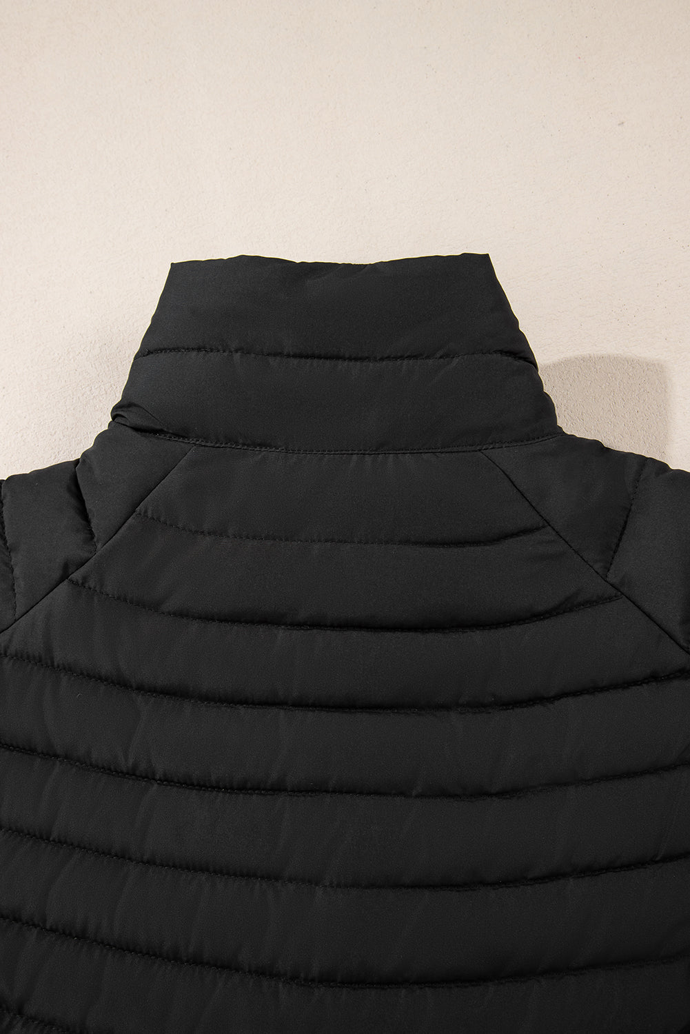 Veste bouffante à zip-up matelassée en couleur noire