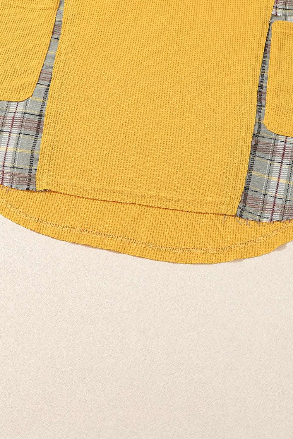 Waffle de color amarillo Knit Pathwork con sudadera con capucha Henley Henley