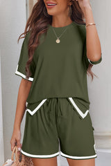 Ensemble t-shirt et short à bordure contrastée vert vignoble-A WOMAN WE LOVE
