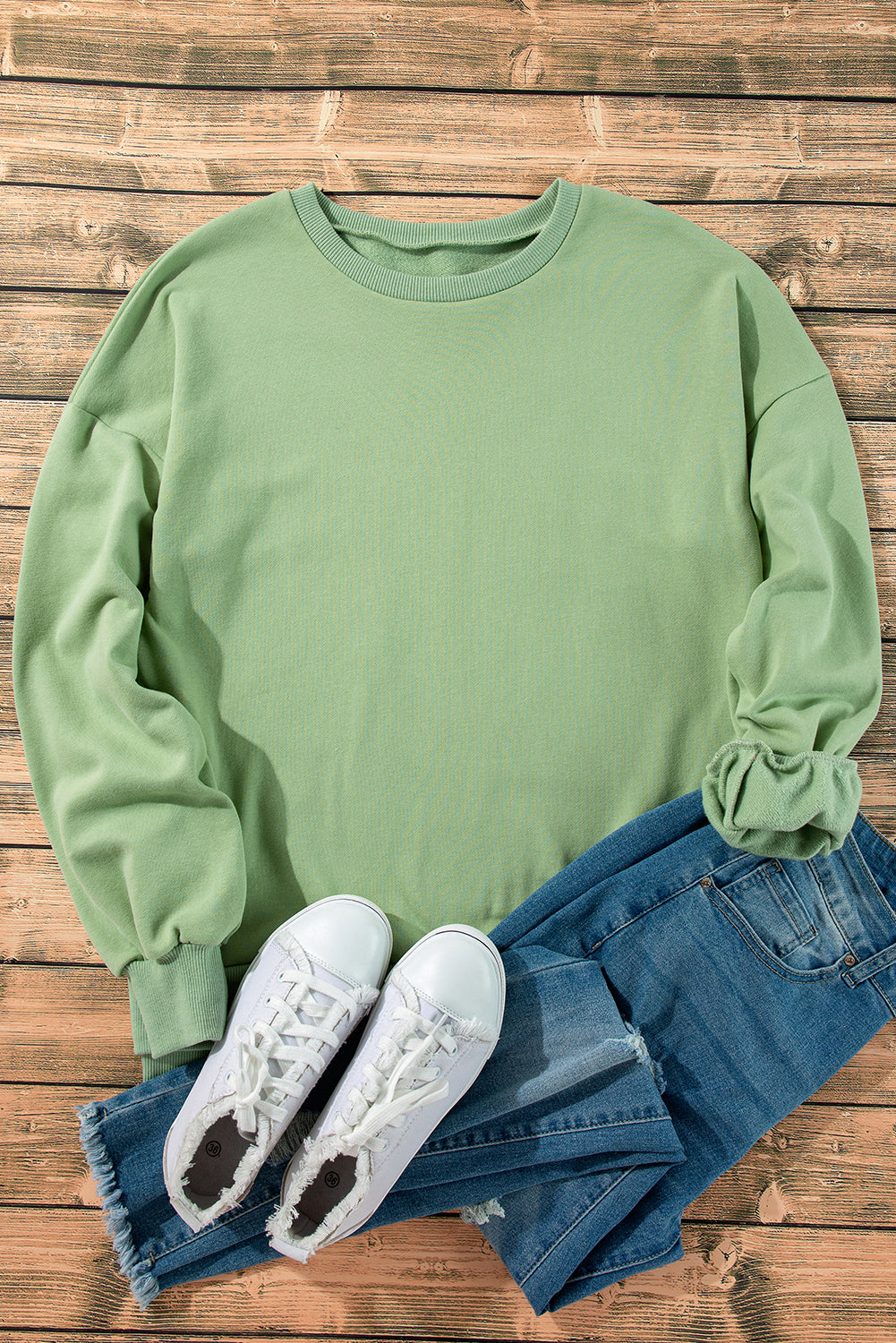 Sudadera de hombro caída de alto nivel y forro en una hierba verde de yeso