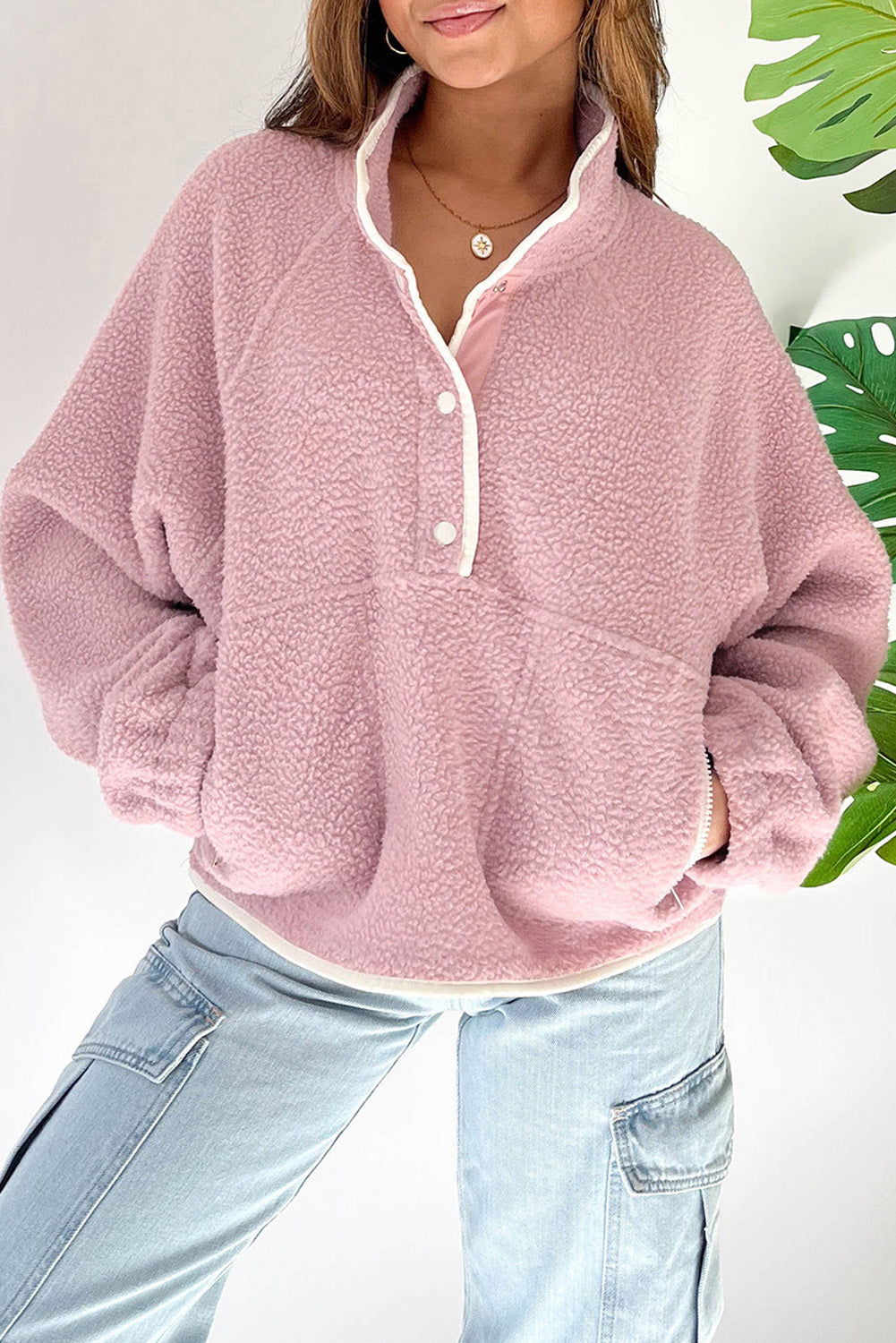 Sweat-shirt en peluche Fushia à col montant et poche zippée à demi-bouton