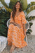 Robe longue smockée à imprimé floral orange*