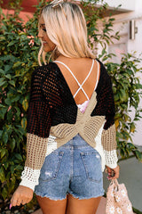 Haut en tricot noir à manches longues avec œillets et bloc de couleur dans le dos torsadé