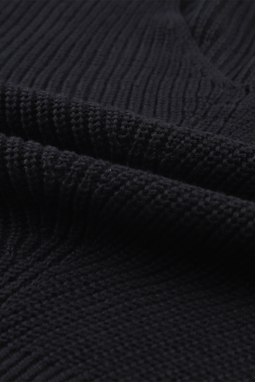 Black sweater in ribbed with V -neck