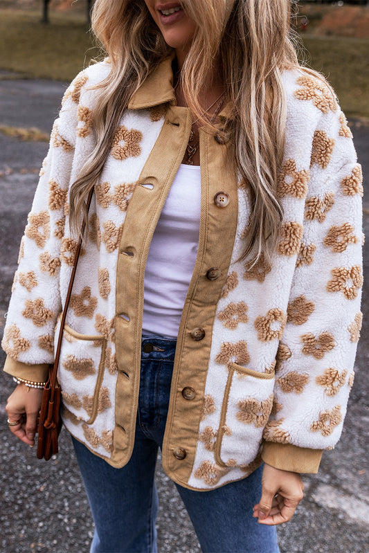 Français léger beige mignon bouton de motif de fleur veste en polaire