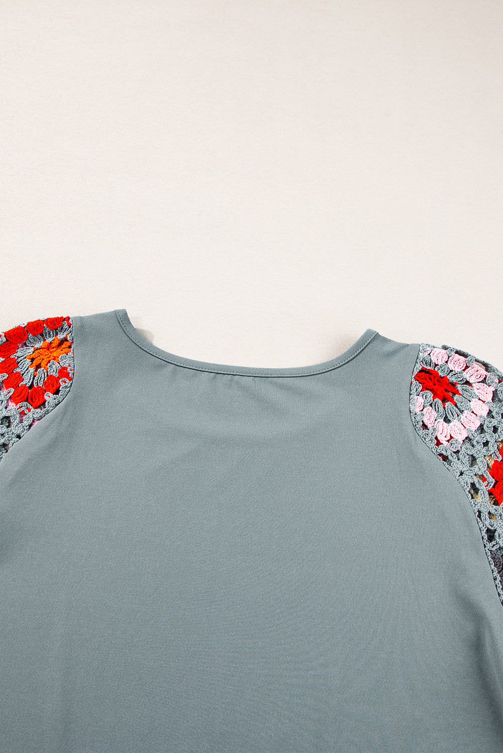 High -hook -in -handed -sleeved top *