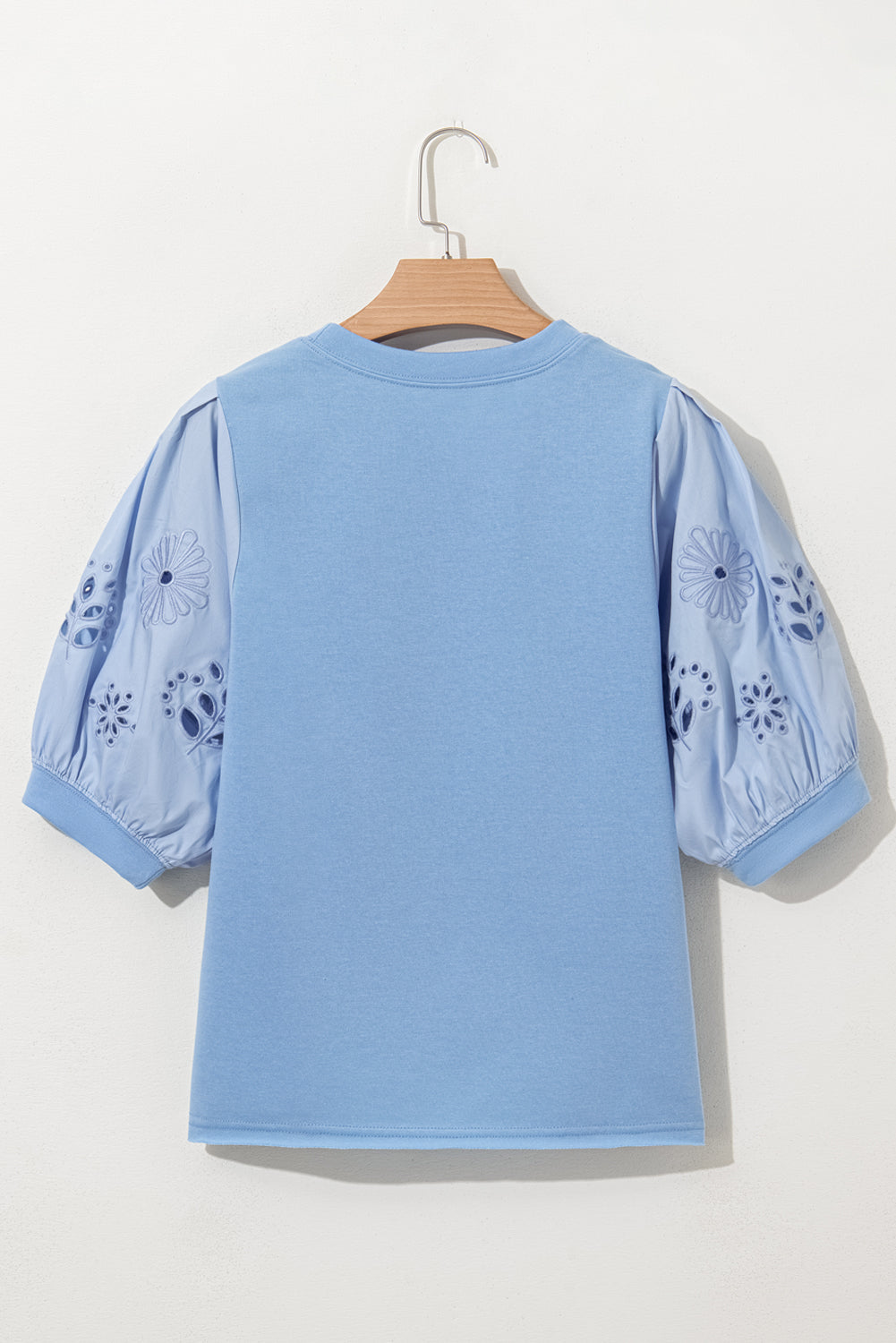 Women's blouse embroidered with puffy sleeves *