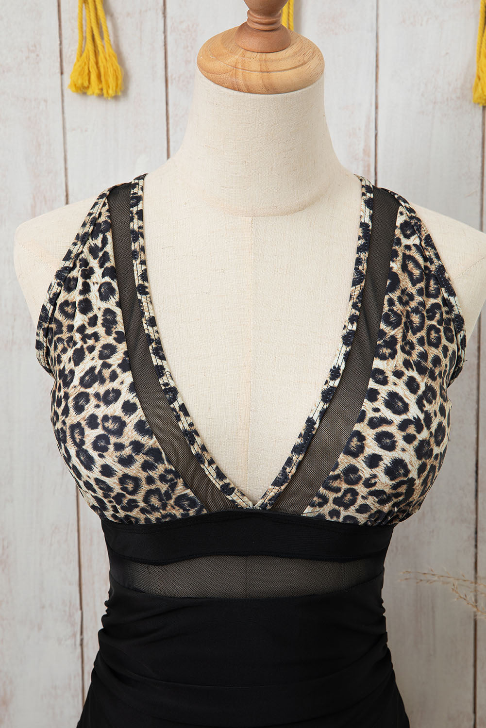 Monokini high waist at v * collar