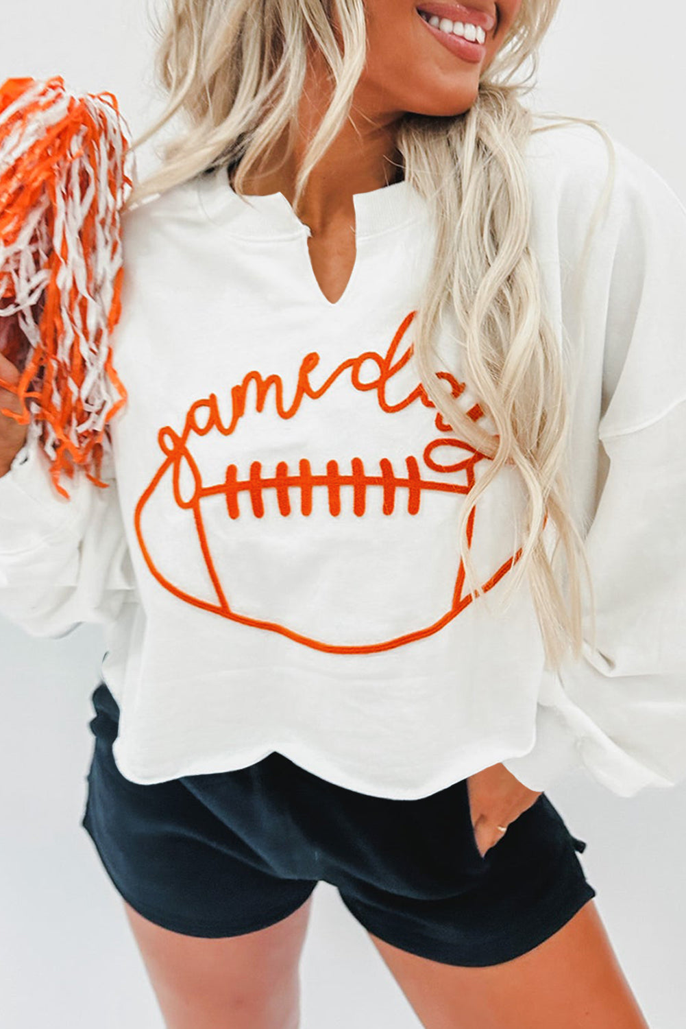 Sudadera blanca con cuello con muescas con inscripción "Día del juego" Fútbol de rugby