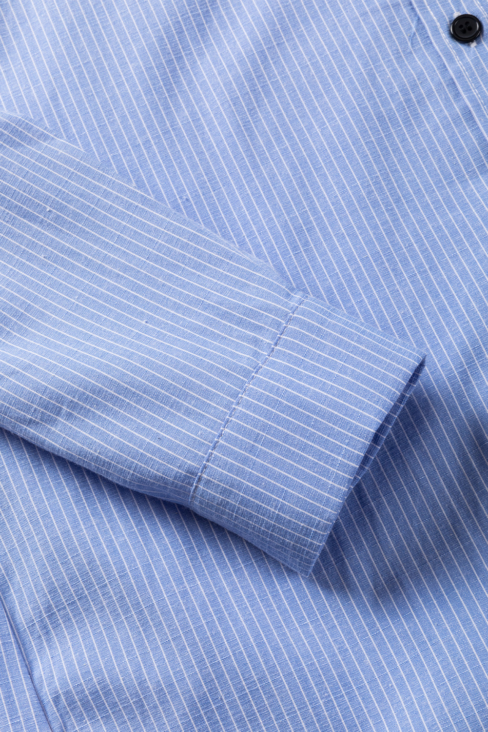 Chemise longue à poches et manches retroussées à rayures bleu ciel