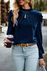 Elegante blusa de terciopelo con collar ascendente *