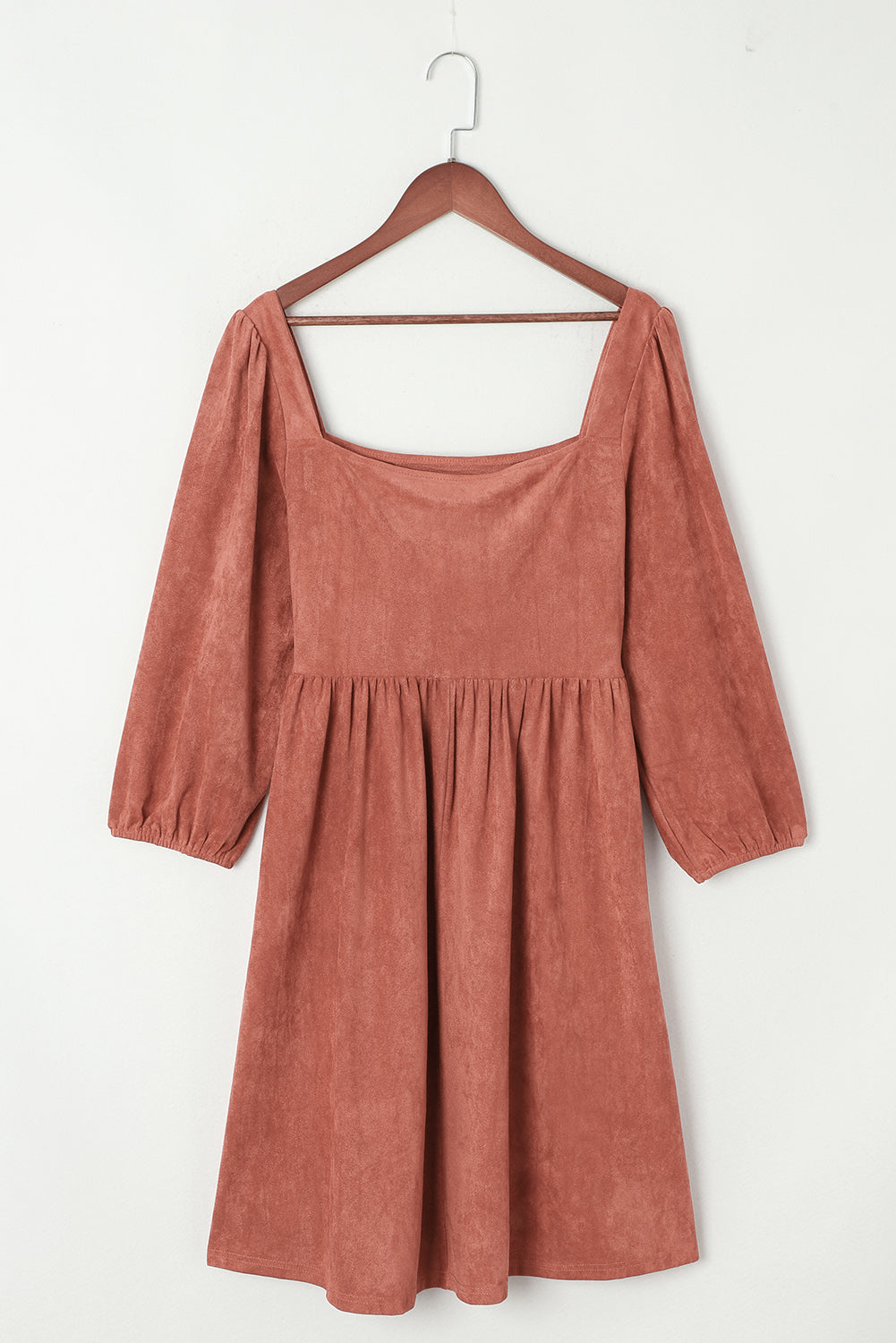 Robe à manches bouffées à cou de cou brune en daim marron