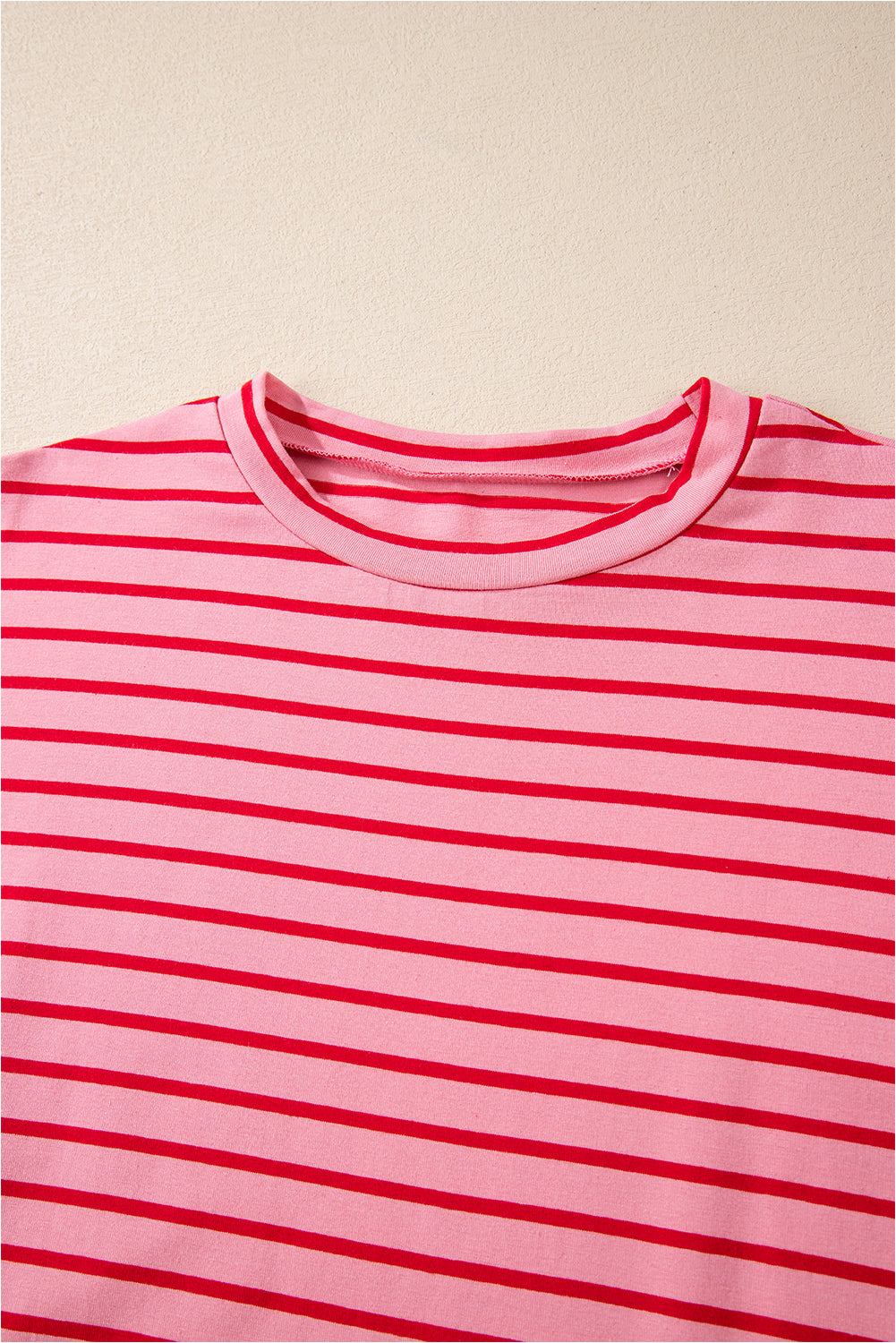 Robe t-shirt droite rayée rose fraise à manches 3/4 et ourlet rond