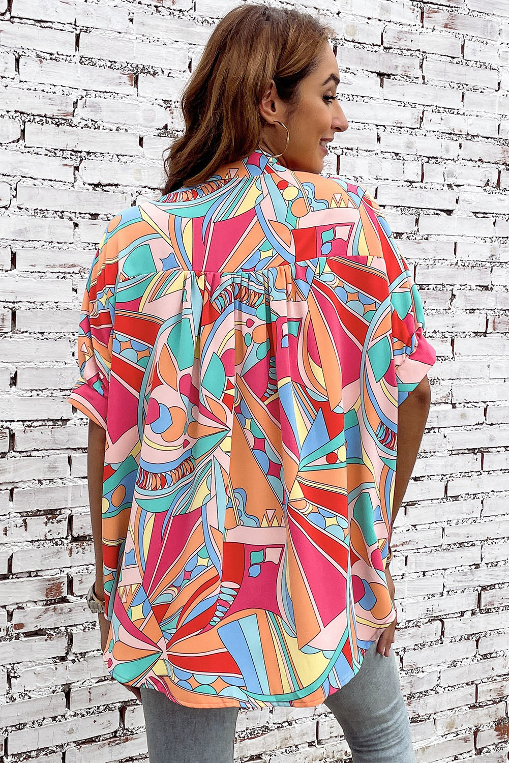 Multicolor -abstraktes Geometrie -Druck halb Puffhülle lose Hemd