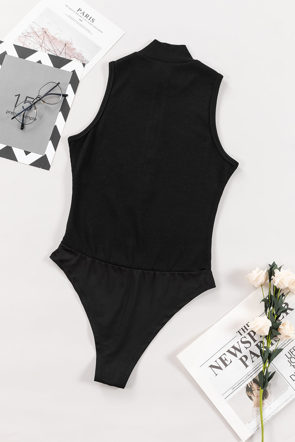 Bodysuit de mangas sin mangas de cuello negro con cremallera