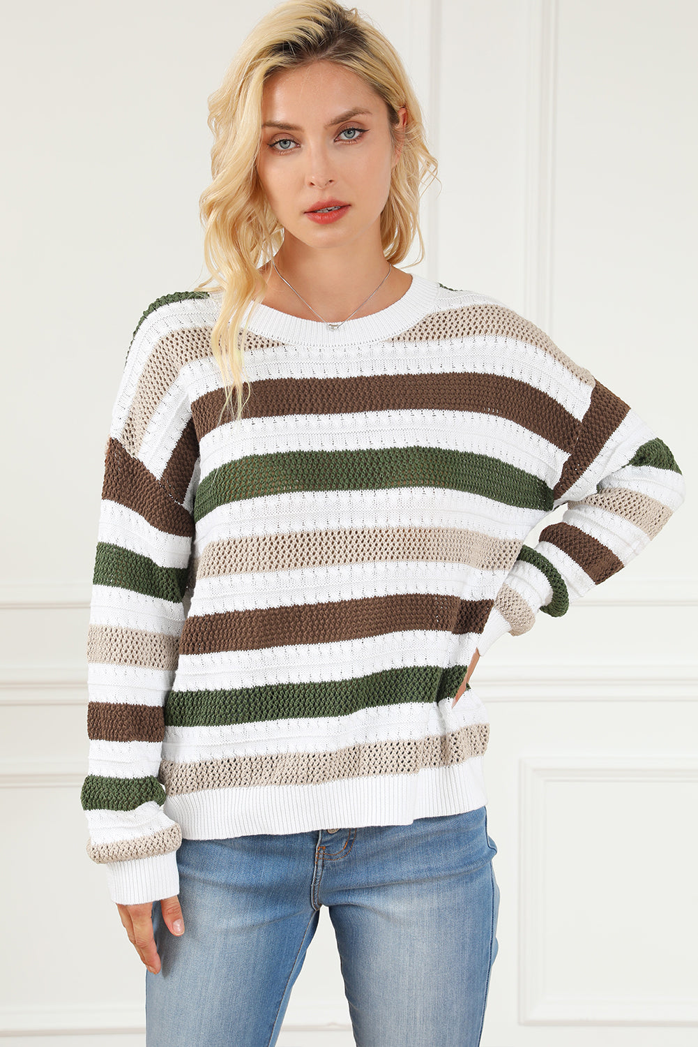 Pull en tricot ajouré au crochet à rayures