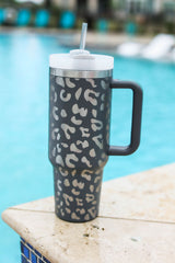 Portable cup in 40oz stainless steel with gray leopard print with handle