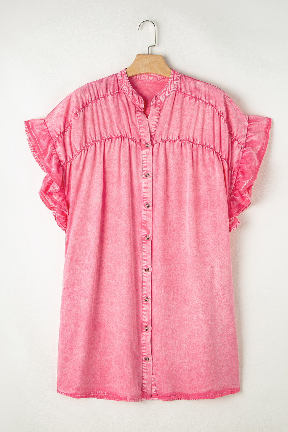 Mini-robe en jean boutonnée à manches courtes et à volants rose