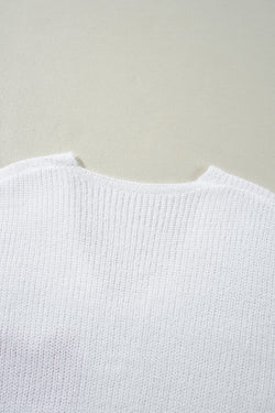 V -neck plush sweater and white pearl core pattern