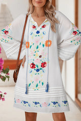 Mini-Robe with floral print and pompom style bohemian *