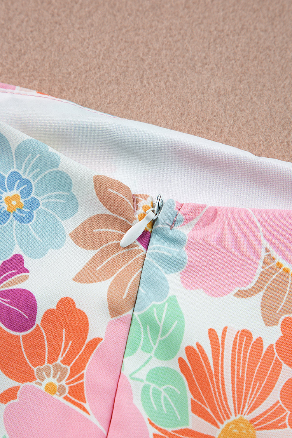 Chemisier babydoll rose à fleurs et manches bouffantes, col carré-A WOMAN WE LOVE