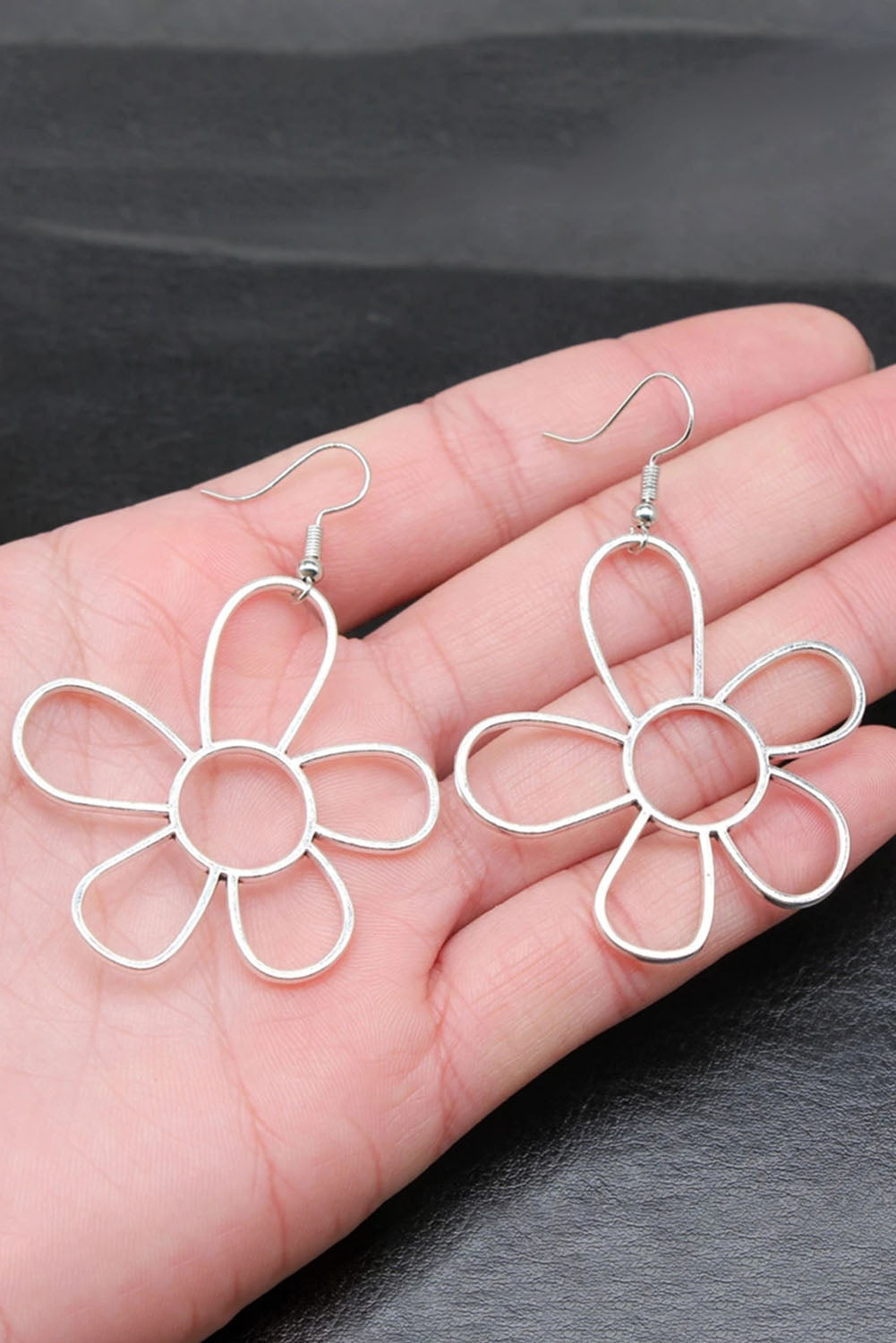 Boucles d'oreilles crochet fleur creuse en alliage argenté