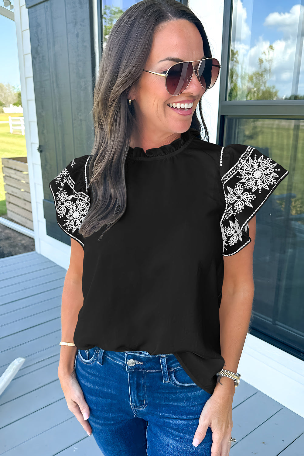 Blouse de col de manches à volants à volants brodées noires