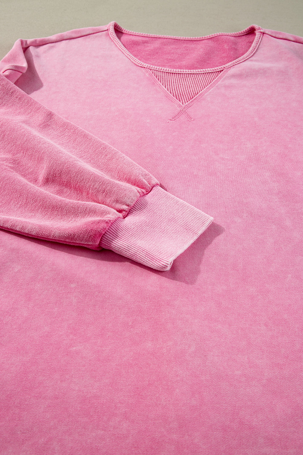 Rose - Sweat-shirt col rond à épaules tombantes et lavage minéral de grande taille