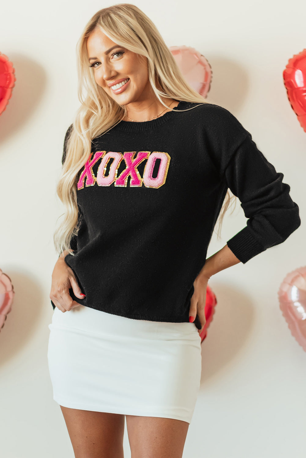 Pull décontracté à col rond imprimé pailleté XOXO noir