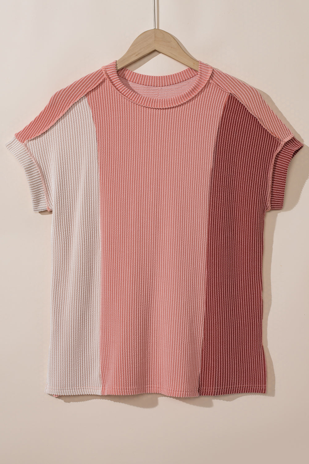 Camiseta con cuello de forma apretada *