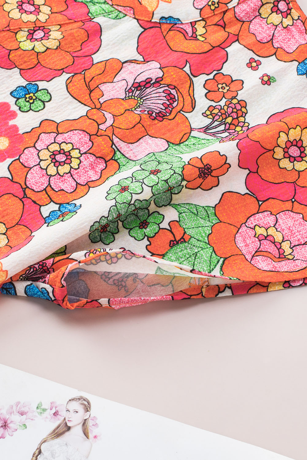 Sweeping -collar up with bright red flower