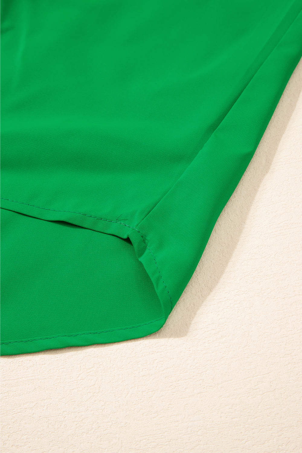 Blusa manica a pipistrello a split mock solido verde brillante