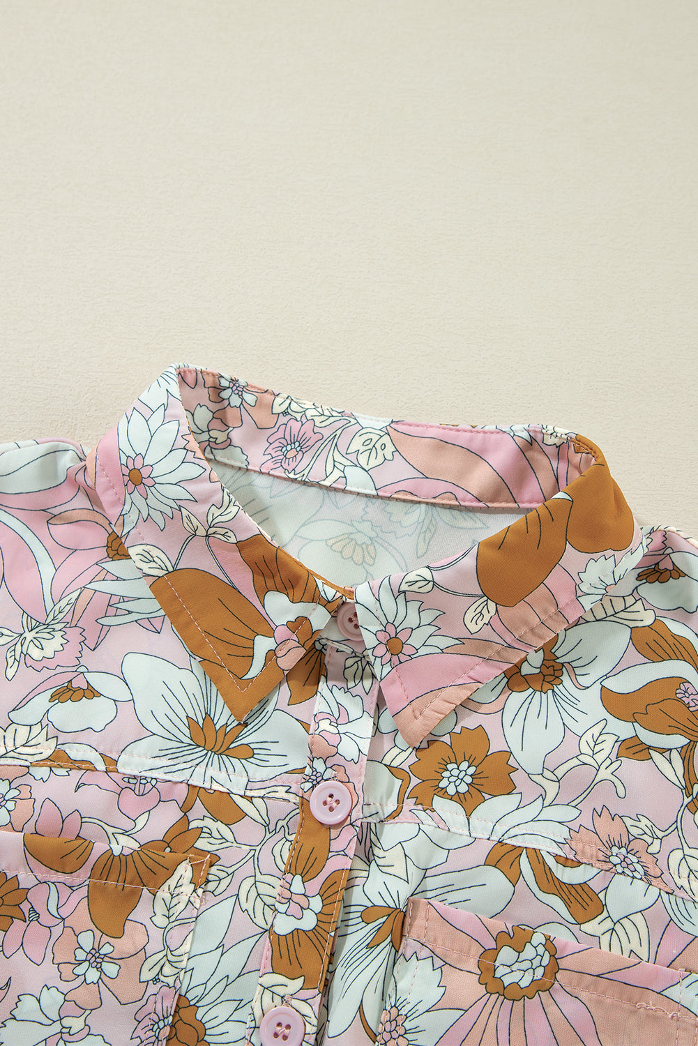 Combi-short florale rose à manches courtes et col boutonné sur le devant-A WOMAN WE LOVE