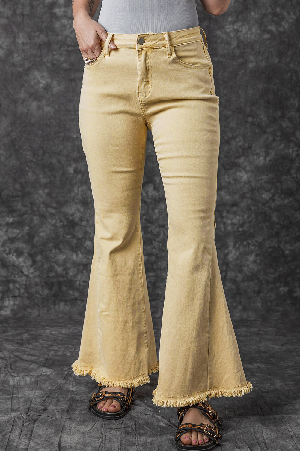 Khaki flared jeans with raw edges, medium size